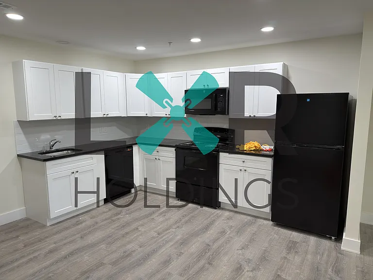 317 E Broad St #3 — Photo 1