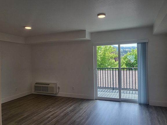 3rd image of 3215 S Russell St #304