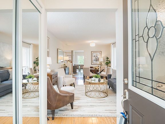 4th image of 1147 Riddell Cres