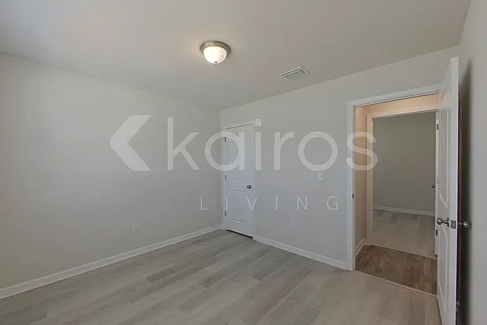 880 Whispering Creek Ave — Photo 8