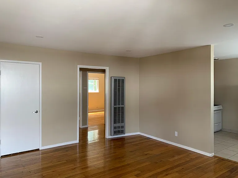 3005 Ellis St — Photo 4