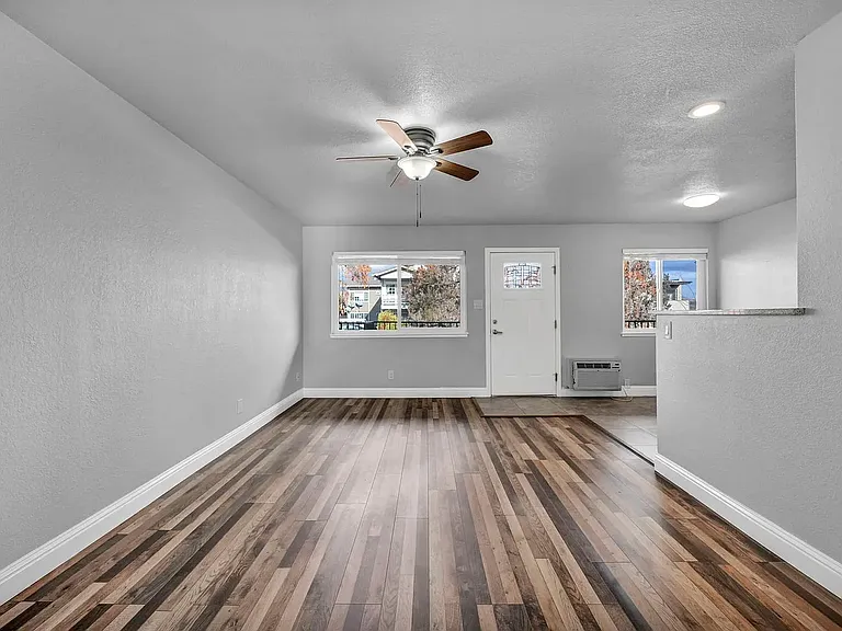 Carlin Apartments — Photo 6