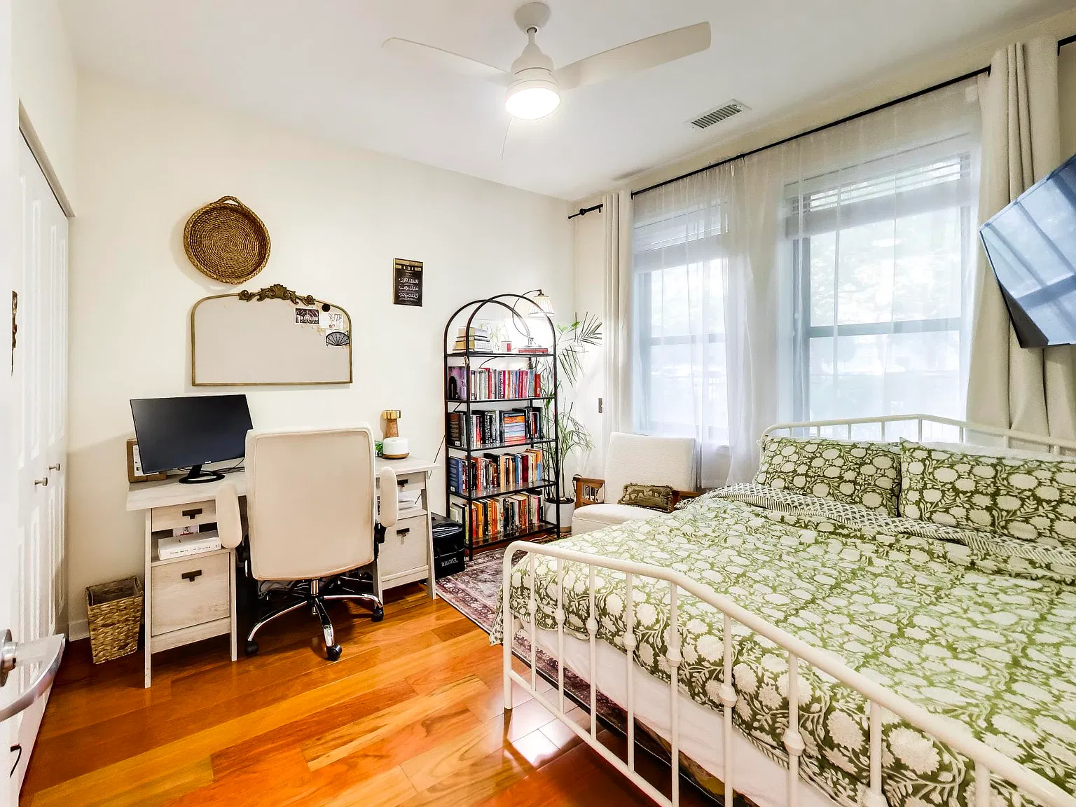 3 bed, 2000 sqft, $5,995 — Photo 4