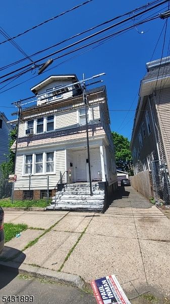 1st image of 45 Vine Ave