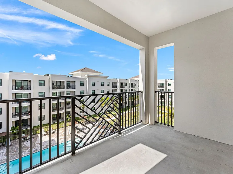 Cape West 91 Villa Apartments — Photo 8
