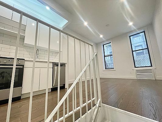 3rd image of 211 Madison St #1