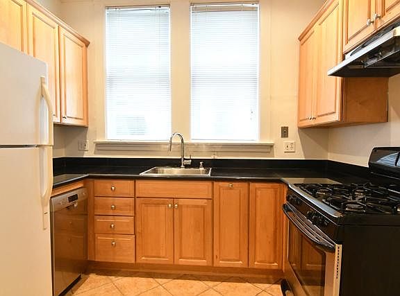 3rd image of 2513 Sacramento St APT 3