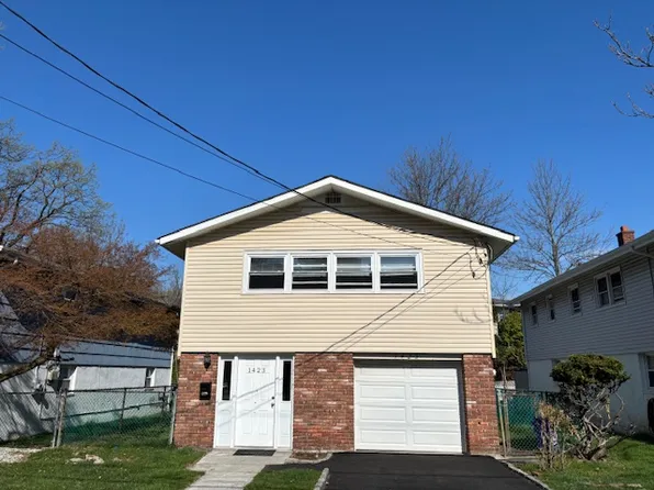 1423 13th St, Fort Lee, NJ 07024