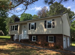 1516 Royal Ridge Dr, Pfafftown, NC 27040