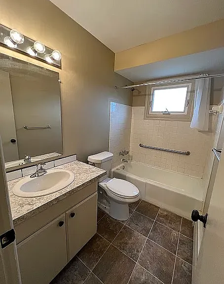 425 Shawmut Blvd NW — Photo 9