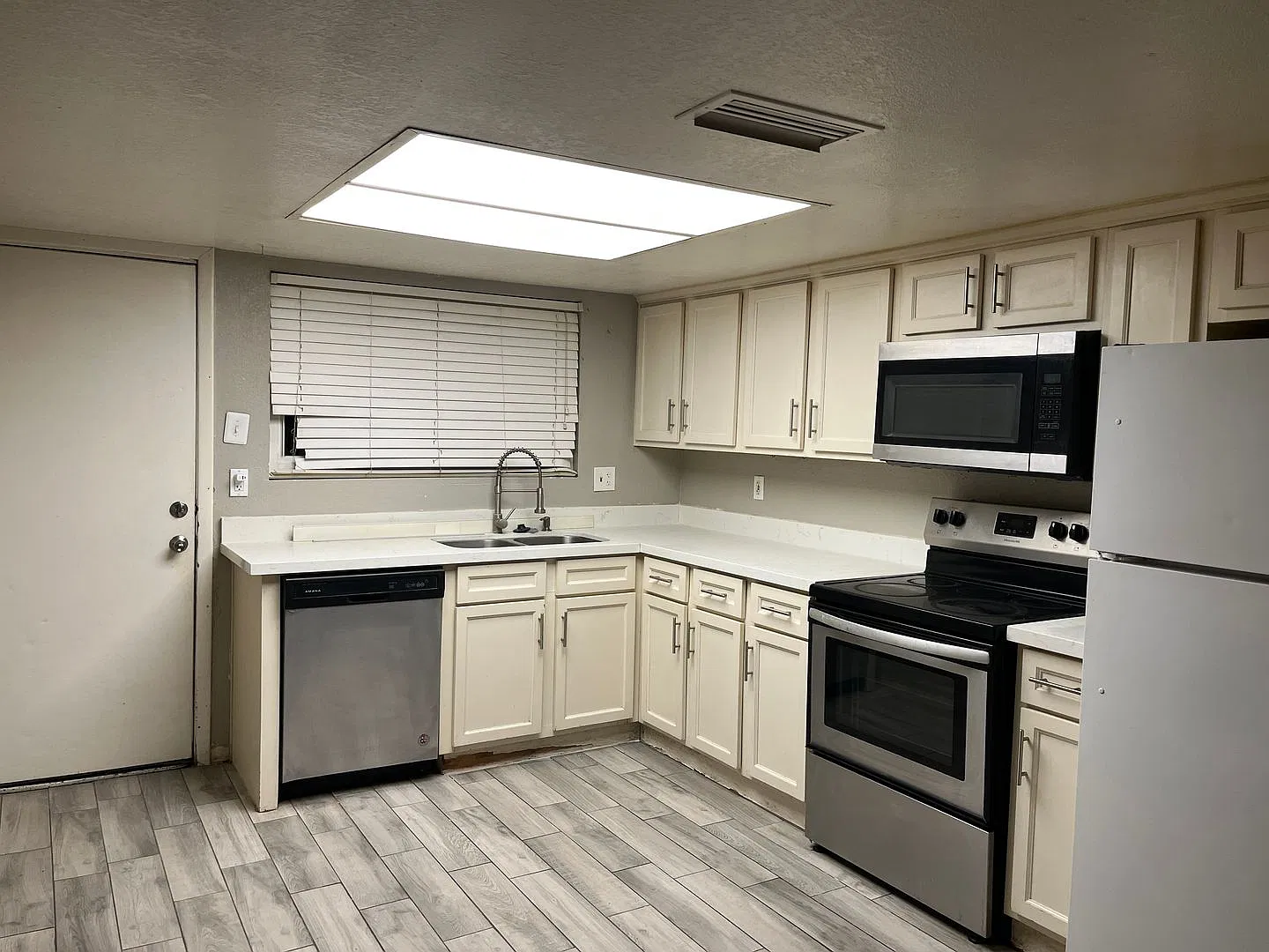 2 Bed 1 Bath in Phoenix! — Photo 1