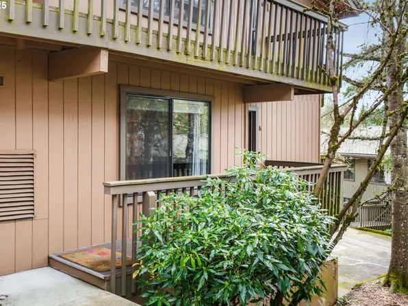 7538 SW Barnes Rd Unit H, Portland, OR 97225