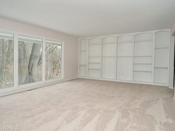 3rd image of 497 E Hamilton Ln