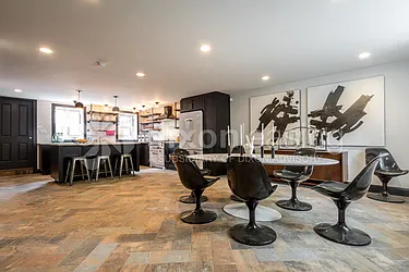 Rented by Dixon Advisory USA Inc.