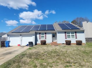828 Kemp Meadow Dr, Chesapeake, VA 23320