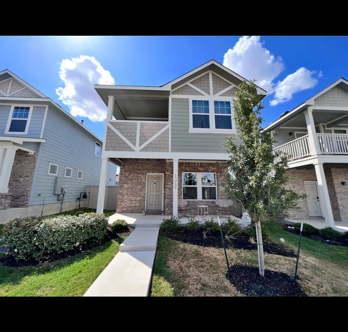 3 bed, 1370 sqft, $2,000 — Photo 1