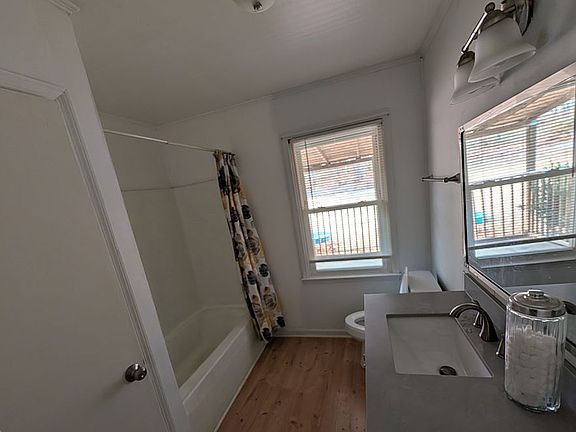 3rd image of 909 Sheridan Oliver Rd