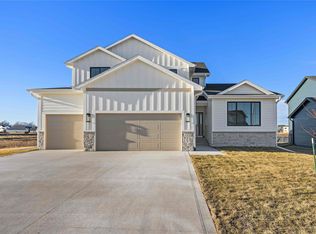 1335 NW Yorktown Dr, Waukee, IA 50263