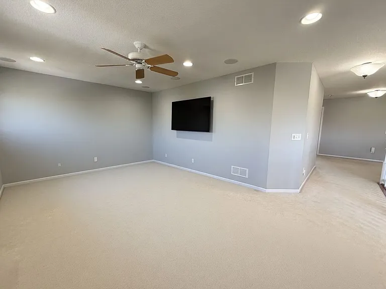 1443 Bethesda Cir — Photo 32