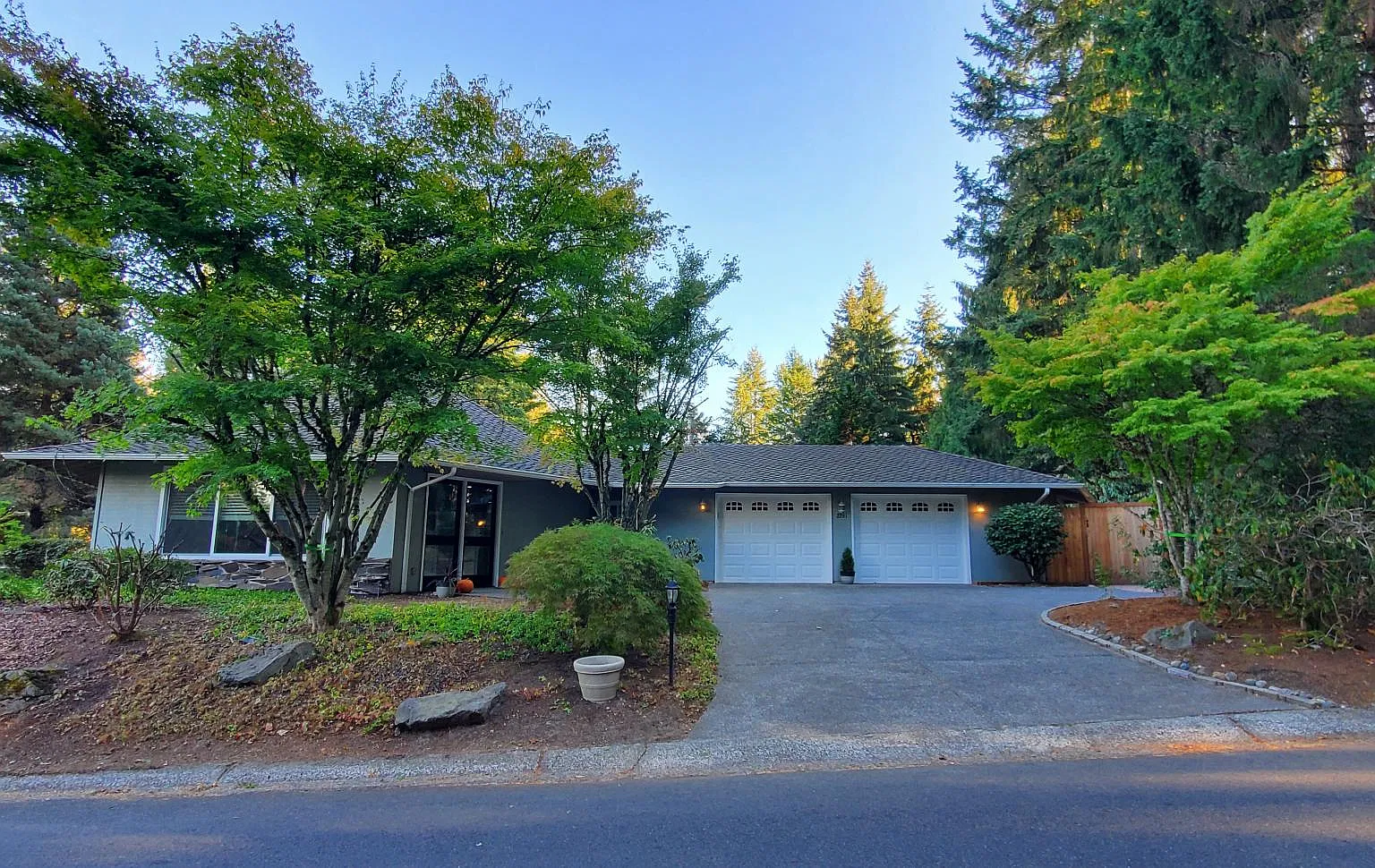 3 bed, 2200 sqft, $3,850 — Photo 1
