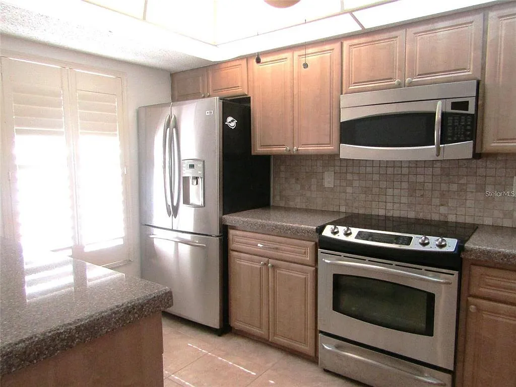 2 bed, 2.0 bath, 1060 sqft, $1,900 — Photo 3