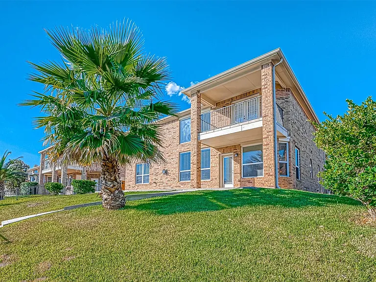 17827 Circular Quay Ln — Photo 42
