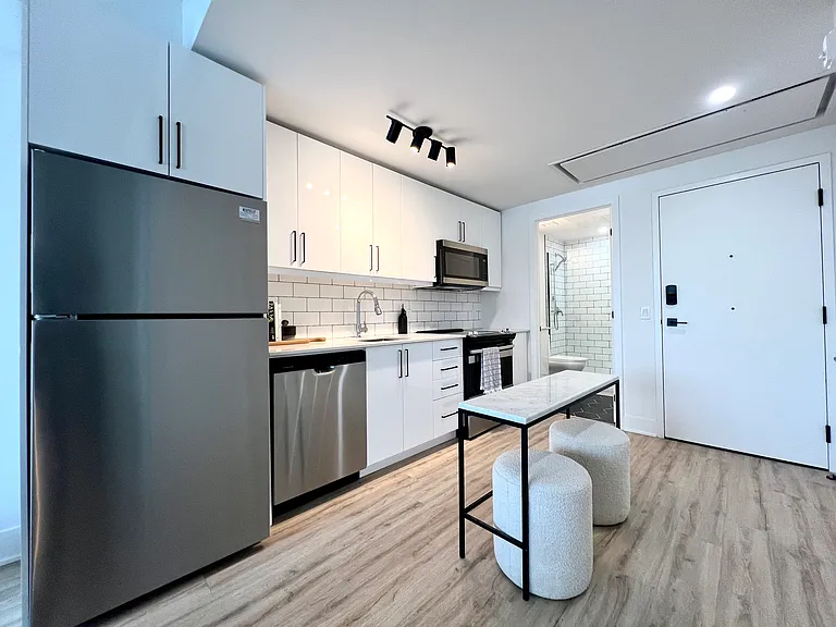 377 Winona Ave — Photo 13
