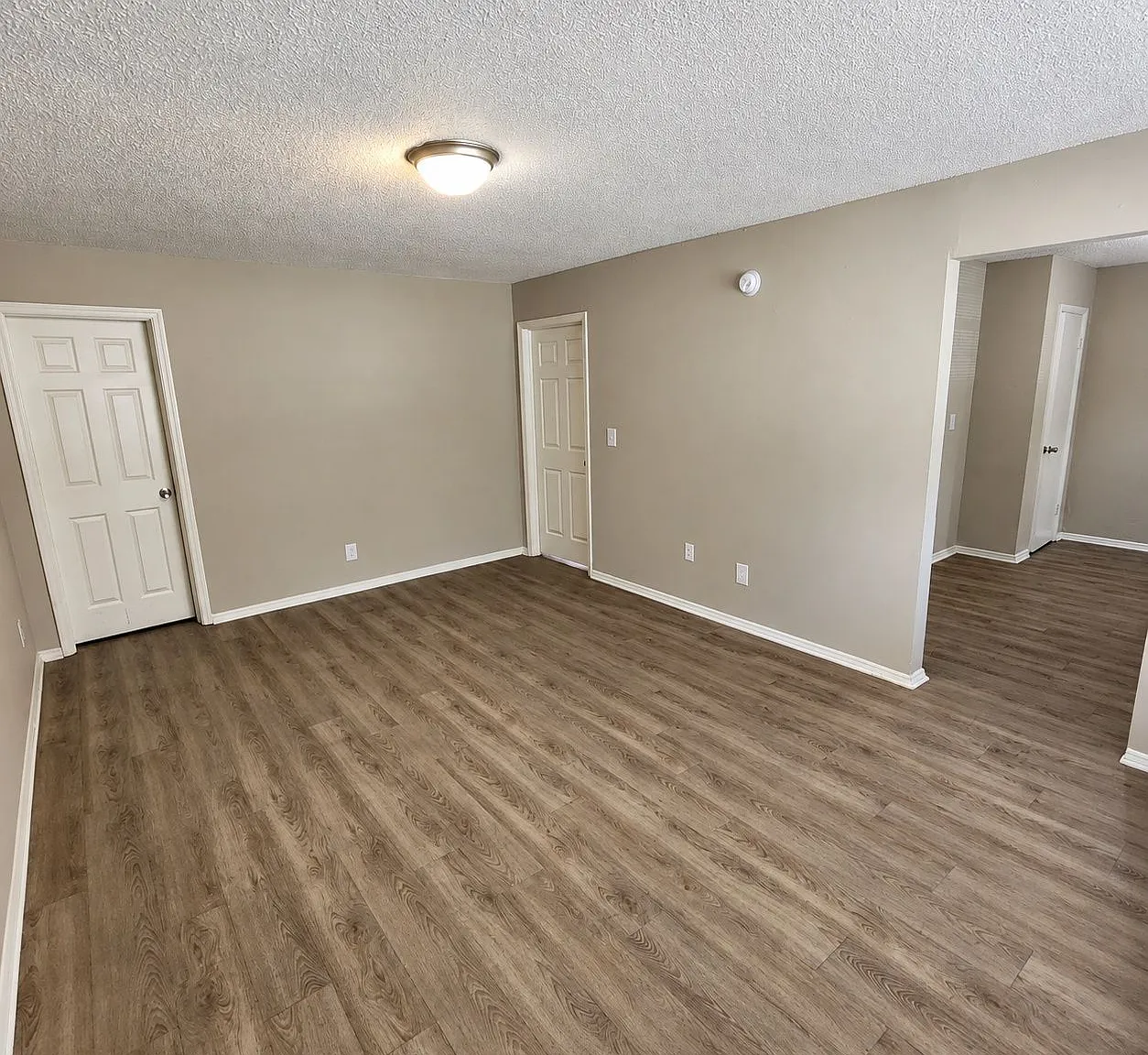 1 bed, 1.0 bath, $995 — Photo 4