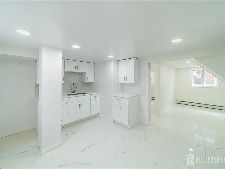54 Bergen St #1 — Photo 17