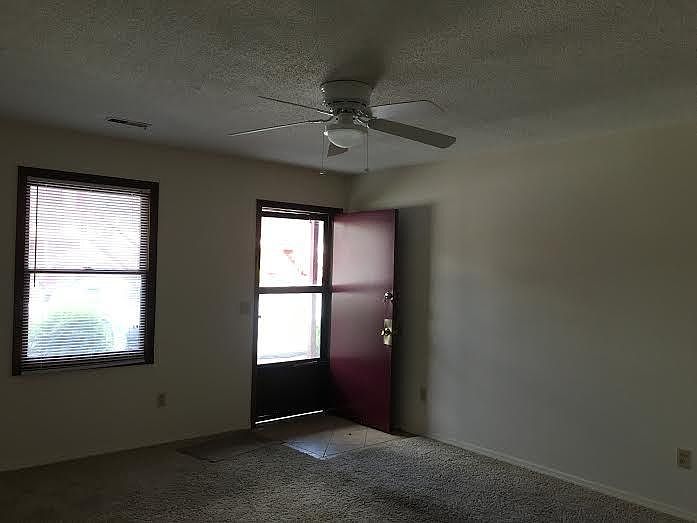 Living room ( actual carpet is maroon) 
