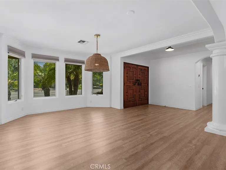 600 Cliff Dr — Photo 5