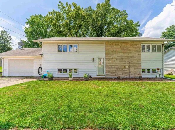 104 E Stahl St, Elkhart, IL 62634