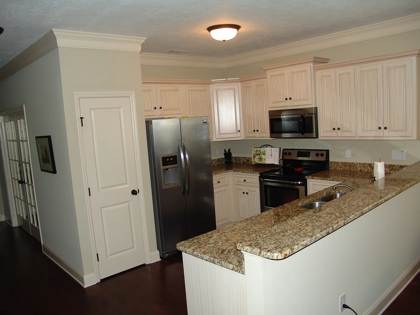 Beautiful Evans 3BR plus Loft Landsacpe Care Included — Photo 4