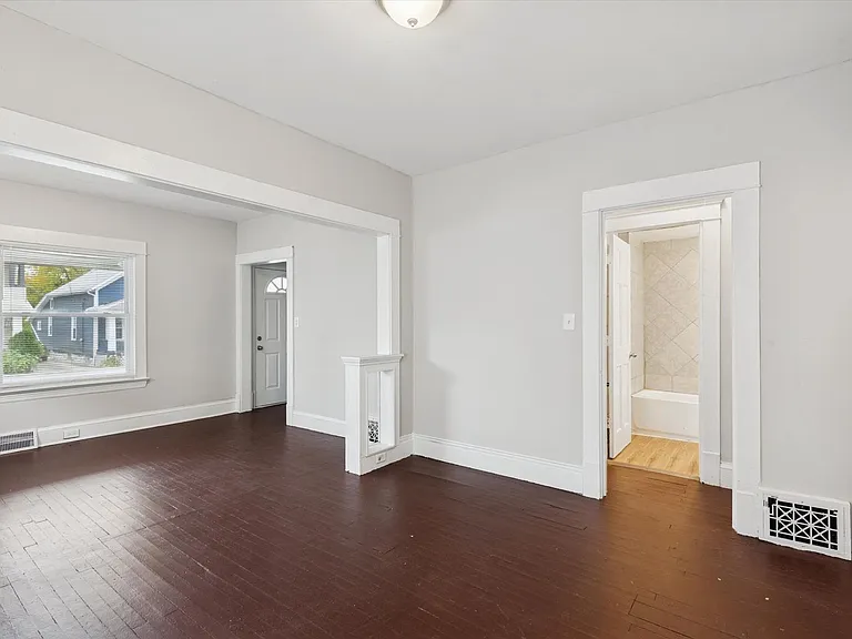 2302 Saratoga Ave — Photo 11