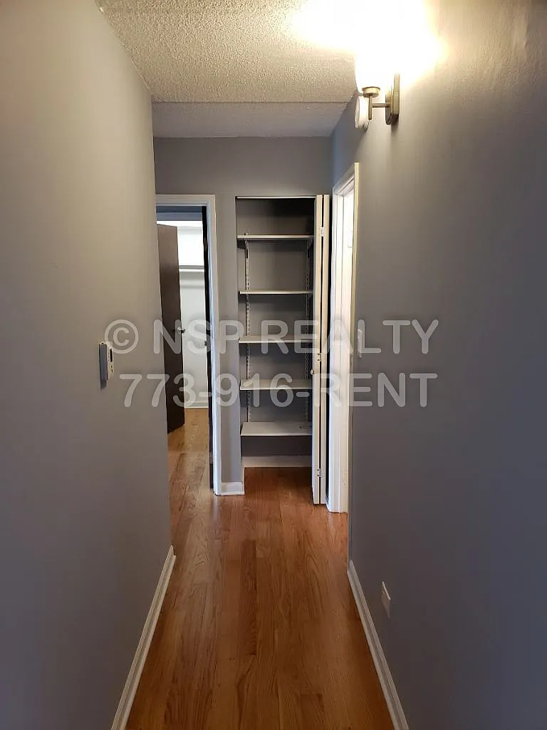 N Quentin Rd, Palatine — Photo 4