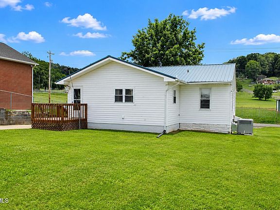 4th image of 1112 Nelms Ln