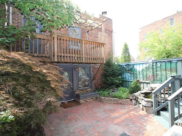 213 1/2 S Alfred St — Photo 1