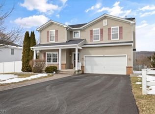 53 Lambert St, Washington, NJ 07882