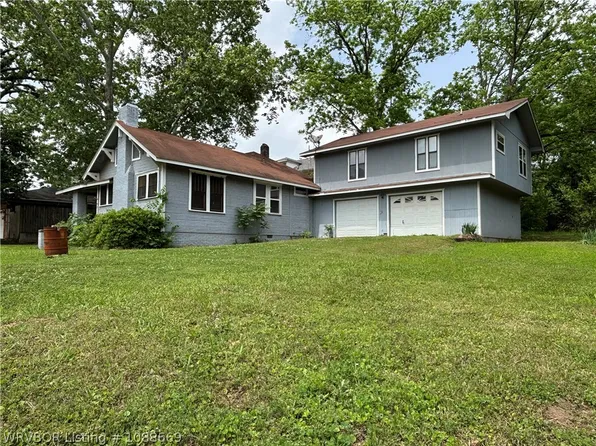 15 E Chism St, Paris, AR 72855