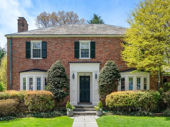 68 Old Colony Rd, Wellesley, MA 02481