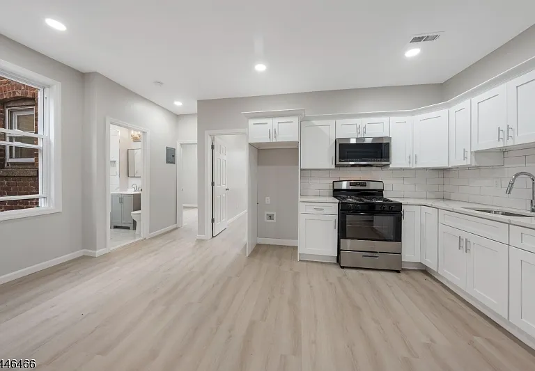 59 Henry St #C1 — Photo 4