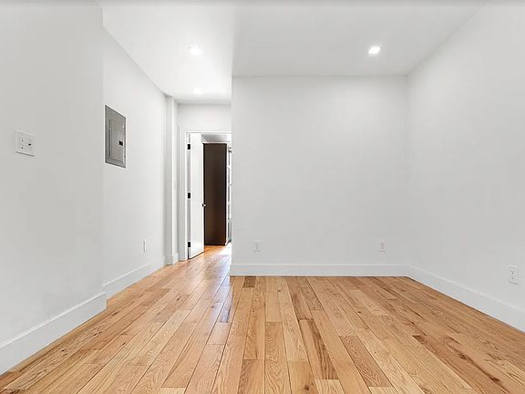 3rd image of 247 Mulberry St APT 12