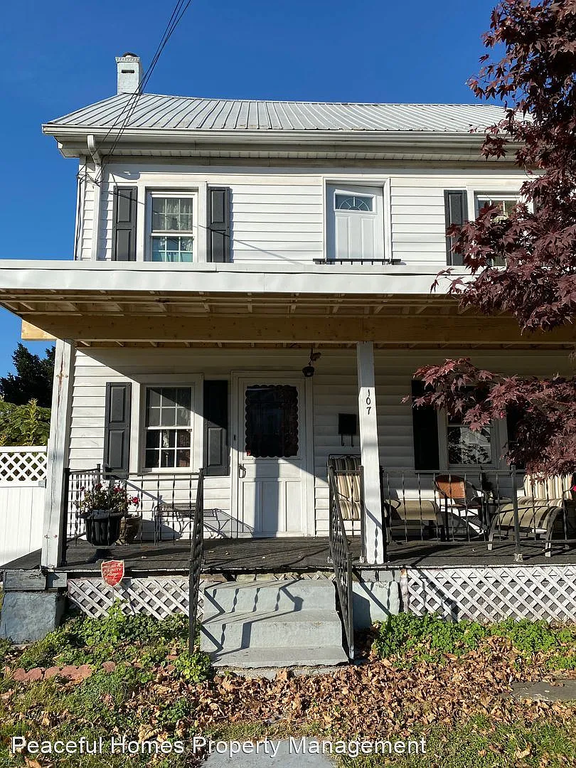 107 W Main St photo 1