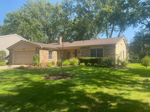 345 Cottonwood Ln, Naperville, IL 60540