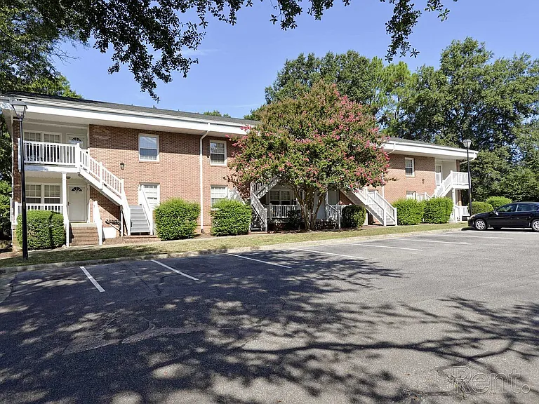 Shamrock Apartments — Photo 12
