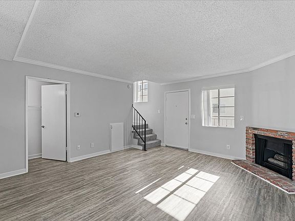 2nd image of 18547 Saticoy St APT 10