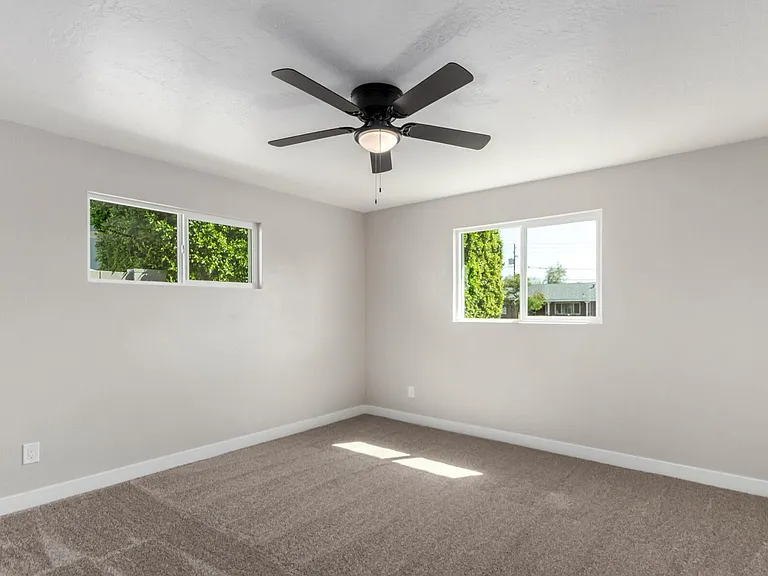 4402 E Mitchell Dr — Photo 21