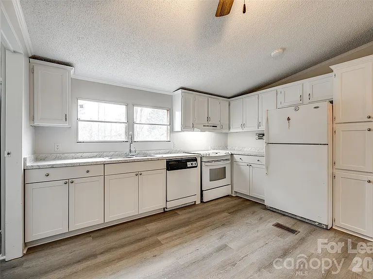 128 Summerglen Dr — Photo 9
