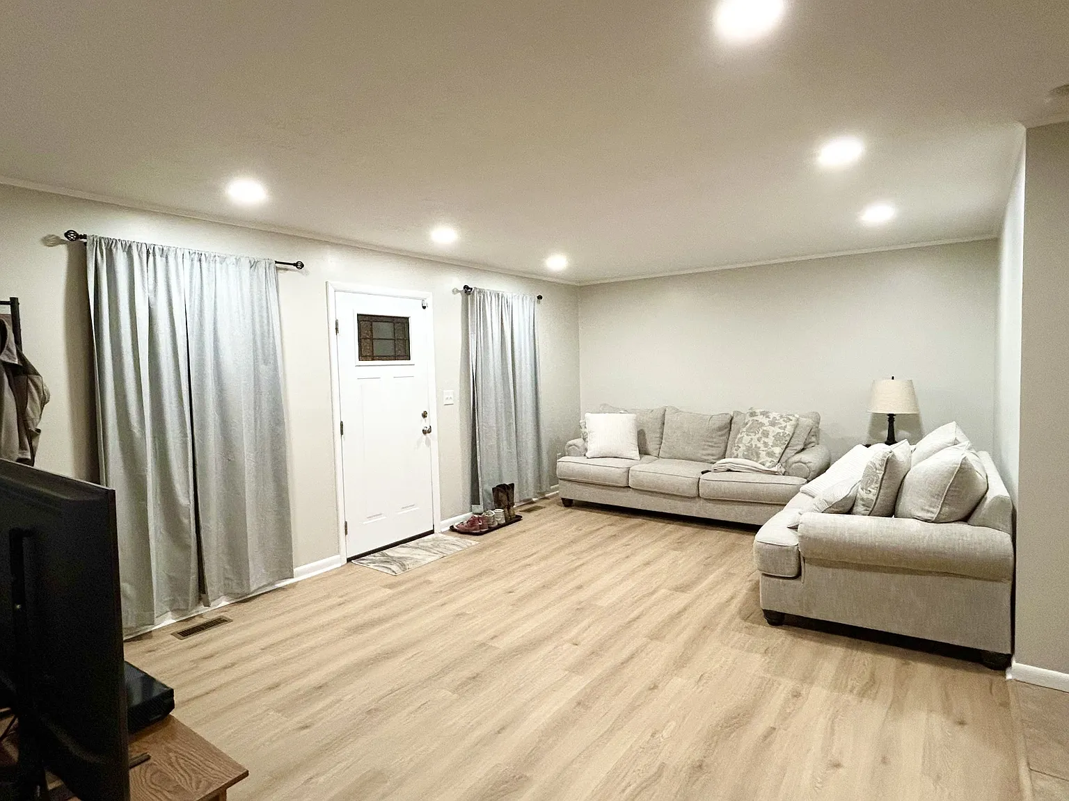 3 bed, 1215 sqft, $2,000 — Photo 2