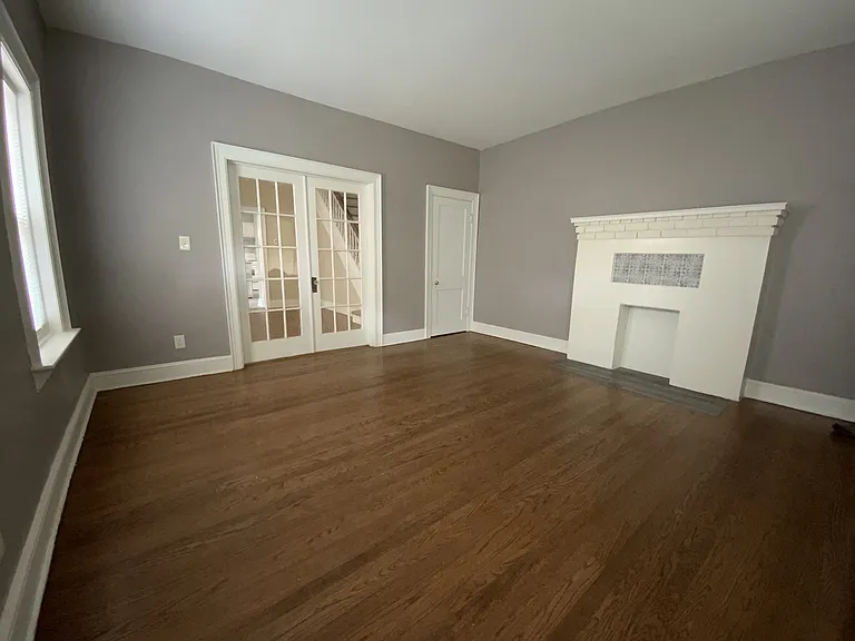 1626 Riverside Dr — Photo 3